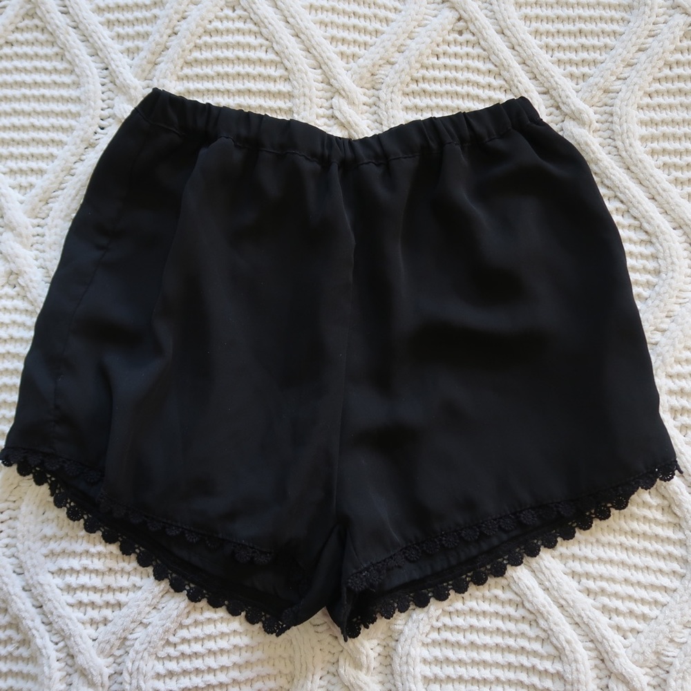 Brandy Melville lace shorts